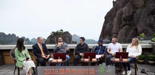 Cina, un sindaco italiano parla di tradizioni e innovazione a Huangshan