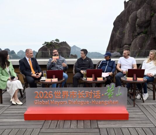 Cina, un sindaco italiano parla di tradizioni e innovazione a Huangshan