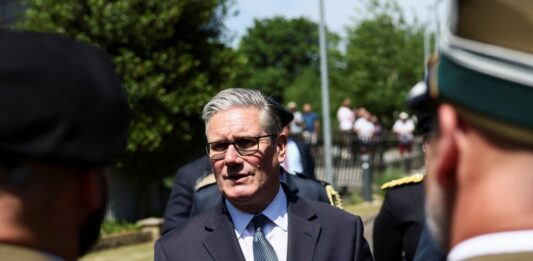 Starmer “Intercettata petroliera della flotta ombra russa nella Manica”