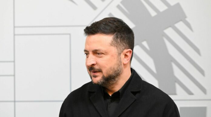 Zelensky “Sentito Trump per auguri, abbiamo discusso di pace”. Anche Putin chiama il tycoon