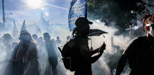 G7, scontri a Ginevra tra manifestanti anti-vertice e polizia