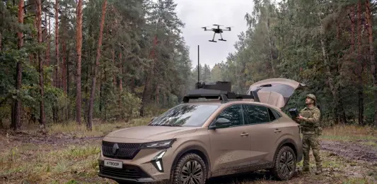 Renault e Thales presentanto 4TROOP, prototipo veicolo tattico per le forze armate