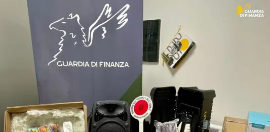 Droga dalla Spagna tra cassa acustica e attrezzi, sequestro per 6 kg a Genova