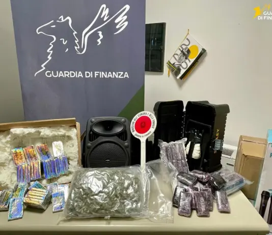 Droga dalla Spagna tra cassa acustica e attrezzi, sequestro per 6 kg a Genova