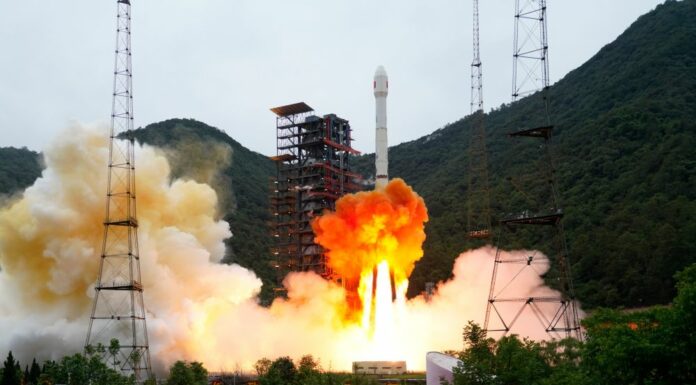 La Cina lancia un nuovo satellite nello spazio
