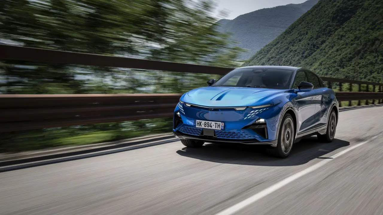 Aperti gli ordini della Alpine A390 GTS, sport fastback da 470 cv