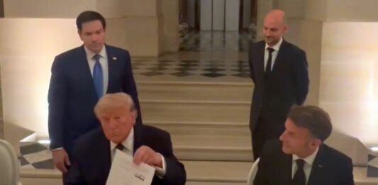 Trump firma l’accordo, Teheran conferma. Hormuz riaperto subito