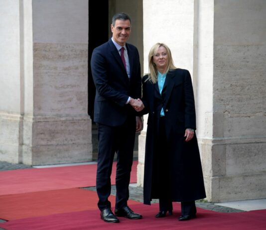 Meloni incontra Sanchez “Linea comune Italia-Spagna sul prossimo bilancio Ue”