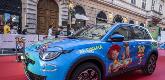 FIAT e Disney insieme per il nuovo film Toy Story 5 con Fiat 600 turbo 100