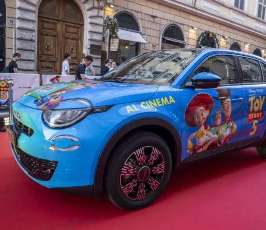 FIAT e Disney insieme per il nuovo film Toy Story 5 con Fiat 600 turbo 100