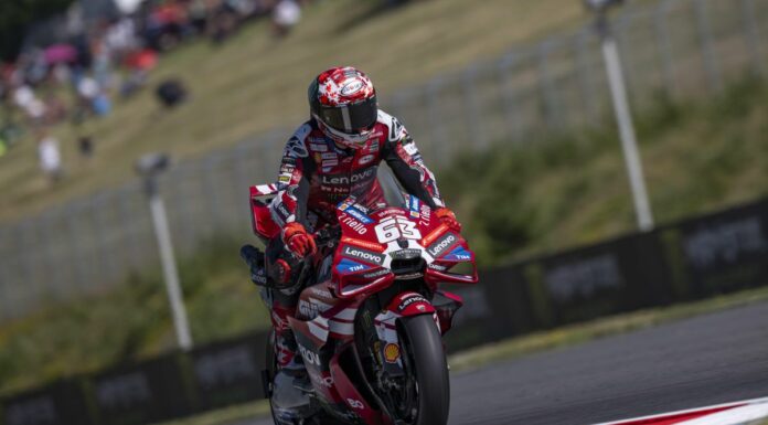 Bagnaia vince la Sprint di Brno davanti a Ogura e Marquez, out Bezzecchi