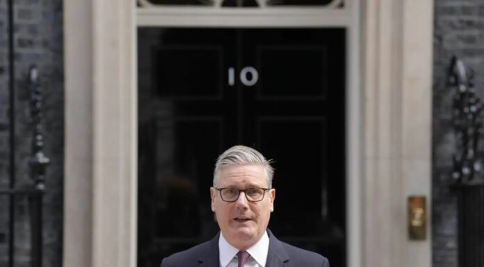 Uk, il premier Starmer annuncia le dimissioni