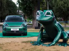 Renault Twingo E-Tech Electric accende l’estate romana con House of Frog