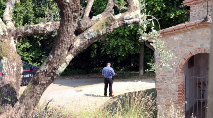 Spara e uccide moglie e figlio in Versilia, arrestato
