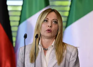Meloni “Studiare all’estero è importante per allargare i propri orizzonti. Le barriere linguistiche vanno rimosse” / Video
