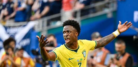 Vinicius trascina il Brasile al primo posto nel girone C, 3-0 alla Scozia