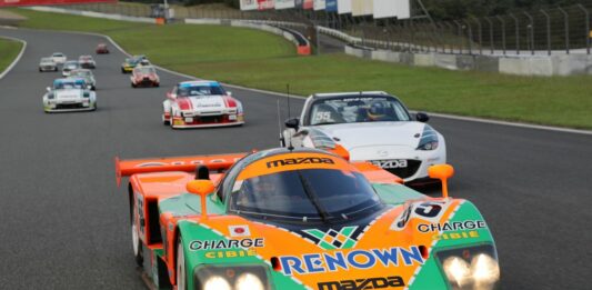 La Mazda 787B torna sul Circuito de la Sarthe per celebrare vittoria a Le Mans
