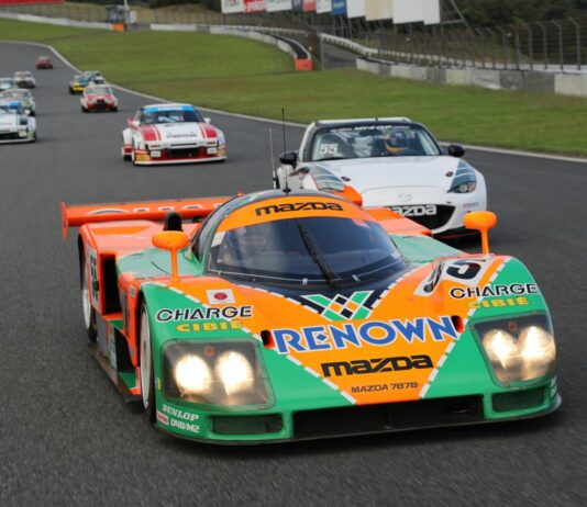 La Mazda 787B torna sul Circuito de la Sarthe per celebrare vittoria a Le Mans