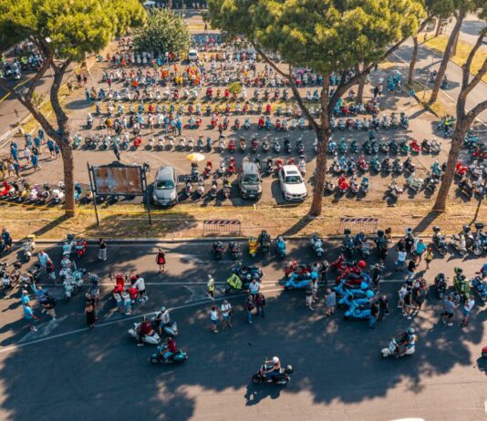“Vespa Roma 2026 – 80 Years of an Icon” è entrata nel vivo