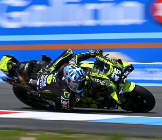 Fernandez vince la sprint di Assen, terzo Di Giannantonio davanti a Bezzecchi