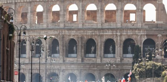 Piaggio, 25.000 Vespa da 67 Paesi sfilano per Roma