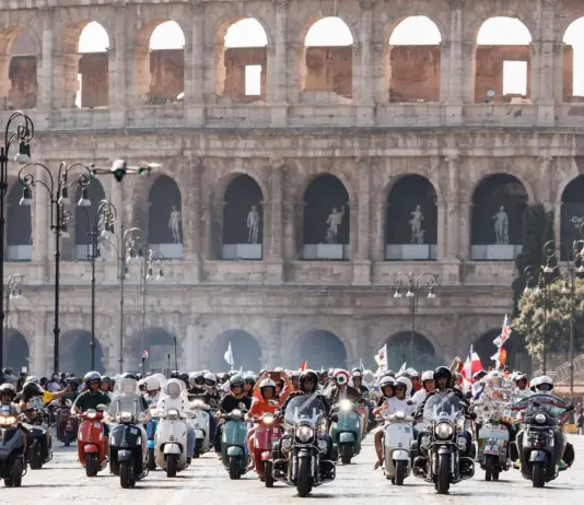 Piaggio, 25.000 Vespa da 67 Paesi sfilano per Roma