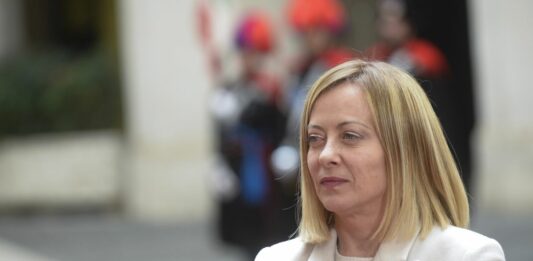 Meloni “Non sono antiamericana oggi, non ero inginocchiata ieri”