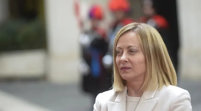 Meloni “Non sono antiamericana oggi, non ero inginocchiata ieri”