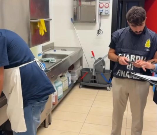 Operazioni della GDF contro il lavoro in nero nella provincia di Varese: 33 irregolari, sanzionati 18 imprenditori