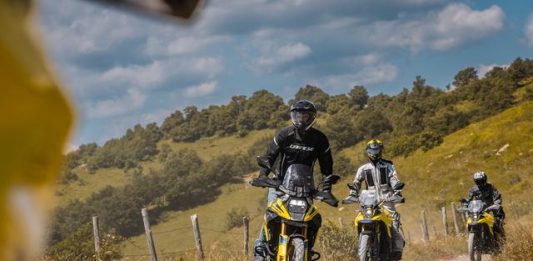 Suzuki V-STROM, tra i grandi passi dell’Appennino e l’emozione della GSX-8R Cup a Imola
