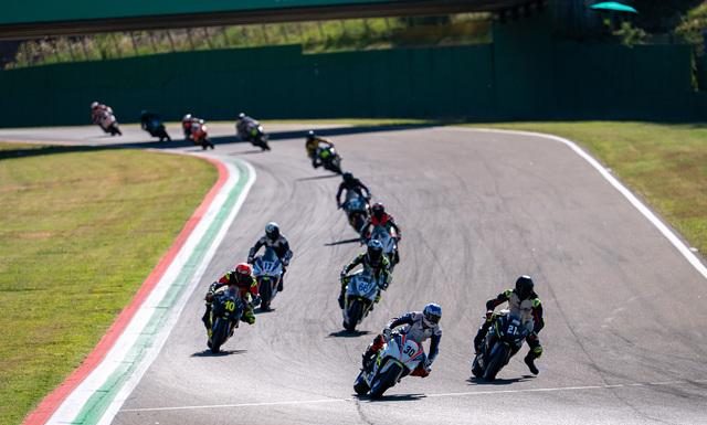 Suzuki GSX-8R Cup, Marino conquista Imola al termine di una gara mozzafiato