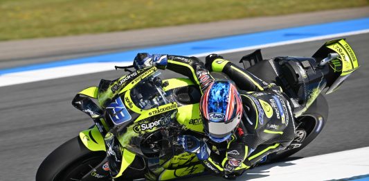 MotoGP, ad Assen vince Ogura davanti a Fernandez. 4° Di Giannantonio, brutta caduta per Bezzecchi