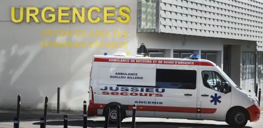 Francia, due bambini trovati morti in un’auto: forse il caldo la causa