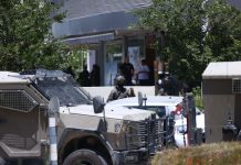 Israele, attacco terroristico a Kochav Ya’ir: un morto e almeno cinque feriti. Tajani “Ferma condanna”