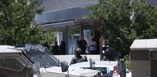 Israele, attacco terroristico a Kochav Ya’ir: un morto e almeno cinque feriti. Tajani “Ferma condanna”