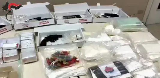 Maxi sequestro di armi e droga nel Torinese, due persone arrestate / Video