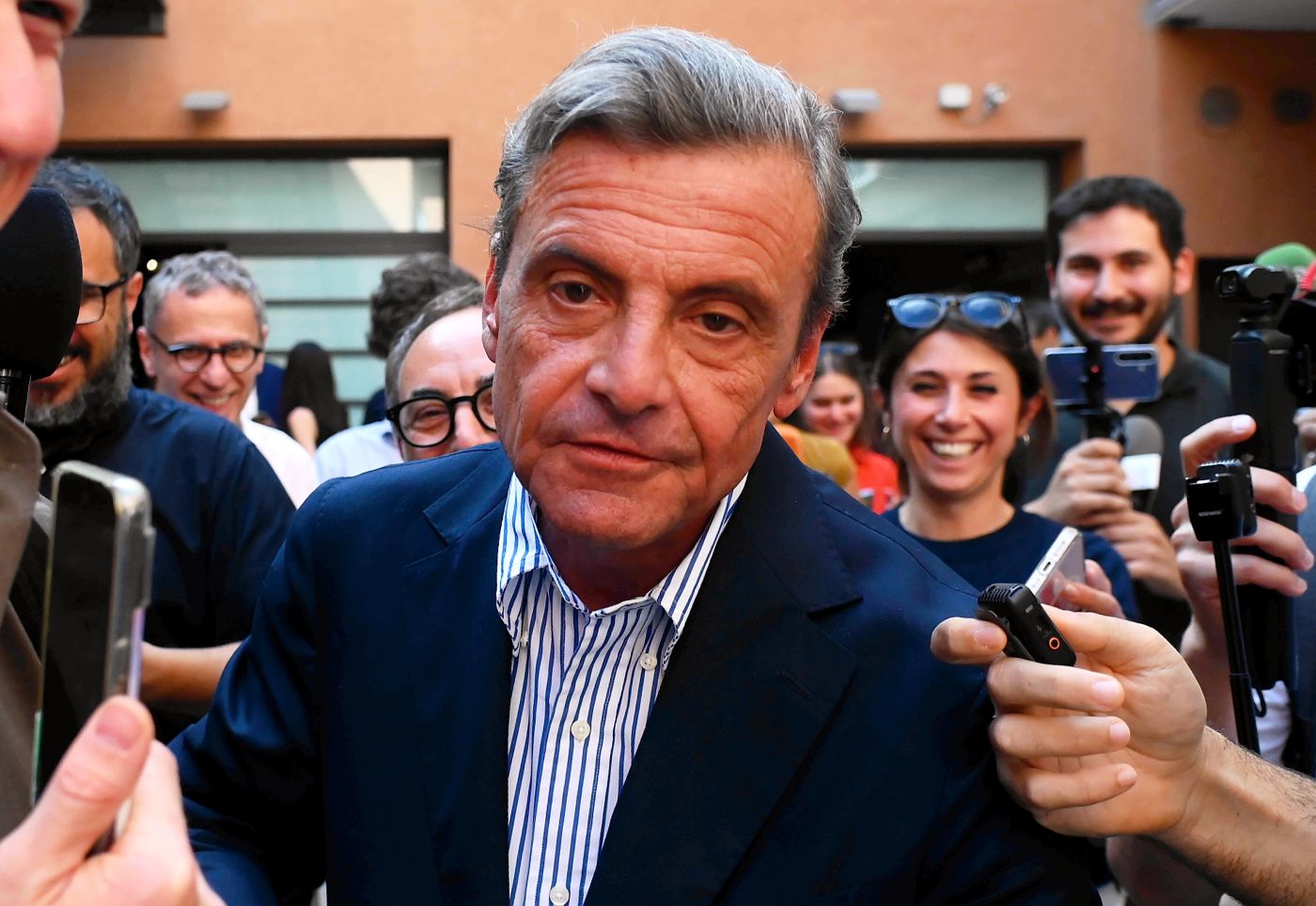 Calenda “Il centro resti fuori dal campo largo”
