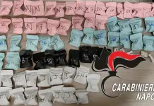 Napoli, controlli al Vomero: arrestata una coppia con droga e bimbo in auto