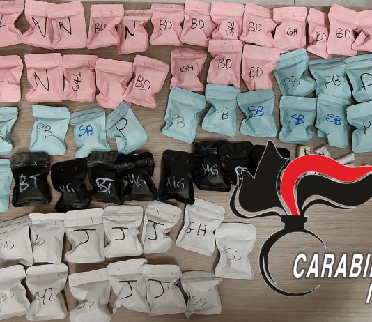 Napoli, controlli al Vomero: arrestata una coppia con droga e bimbo in auto