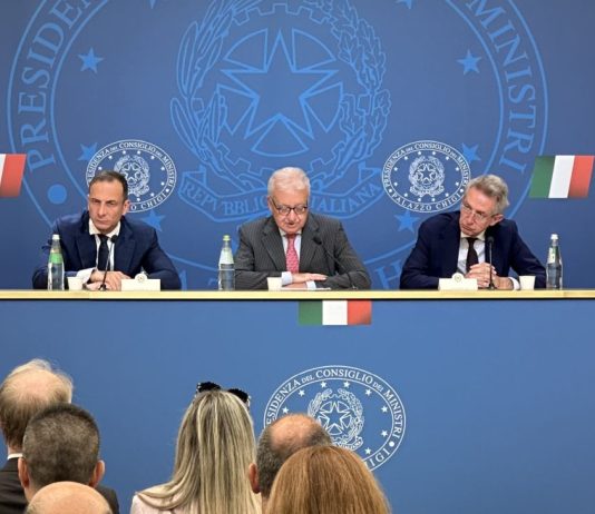 Il 23% degli studenti minorenni nel 2025 ha assunto almeno una droga / Video