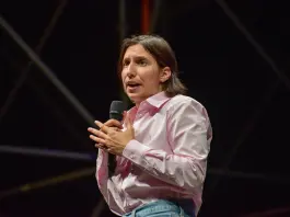 Milano Pride, Schlein al corteo: “L’omotransfobia uccide, vogliamo una legge contro l’odio”