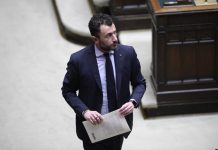 Patente sospesa per un anno al parlamentare Emanuele Pozzolo dopo incidente e test etilometro positivo