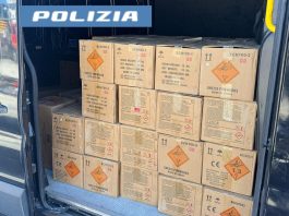 Catania, nel furgone una tonnellata di prodotti pirotecnici illegali: denunciato un 36enne