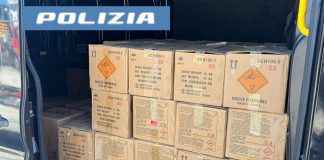Catania, nel furgone una tonnellata di prodotti pirotecnici illegali: denunciato un 36enne