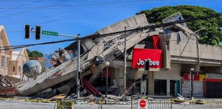 Forte scossa di terremoto di magnitudo 7.8 nelle Filippine, almeno 15 morti e oltre 200 feriti