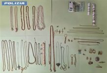 Truffa del falso carabiniere, tre arresti sull’A1 con gioielli e contanti