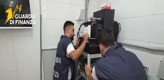 Blitz anti-pirateria a Crotone, 4 denunce e beni sequestrati per 650mila euro