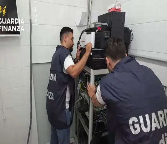 Blitz anti-pirateria a Crotone, 4 denunce e beni sequestrati per 650mila euro