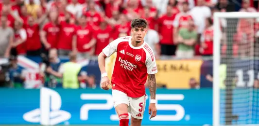Arsenal complete permanent signing of Hincapie from Bayer Leverkusen