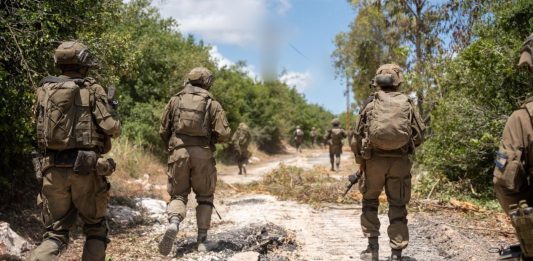 Libano, media “Almeno 5 morti e 34 feriti nei raid Idf su Tiro”. Funzionario Israele “Colpiremo Beirut in caso di attacchi nel nord”